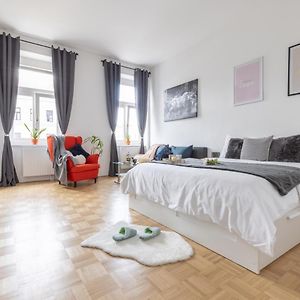 Yeshello Vienna Central Station Apartment